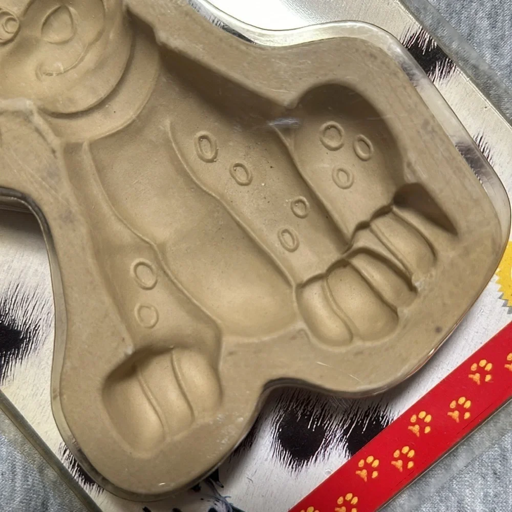 Vintage Wilton Cookie Mold 101 Dalmatians Disney Stoneware 1997